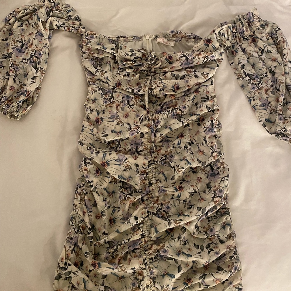 Floral off the shoulder dress size M